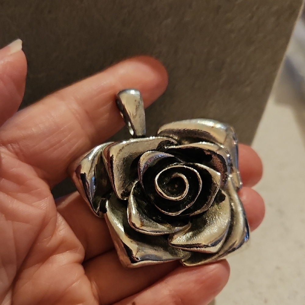 Elegant Silver Rose Pendant